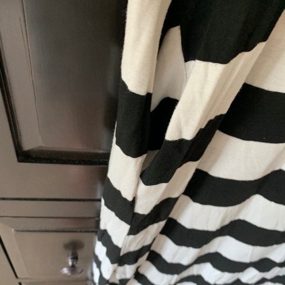 12 Ami V-Neck Pocket Short Sleeve Loose Maxi Dress - Picture 5 of 8